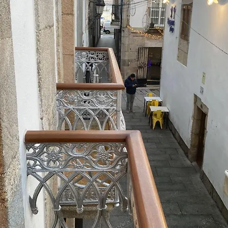 En El Casco Antiguo De Bayona بايونا